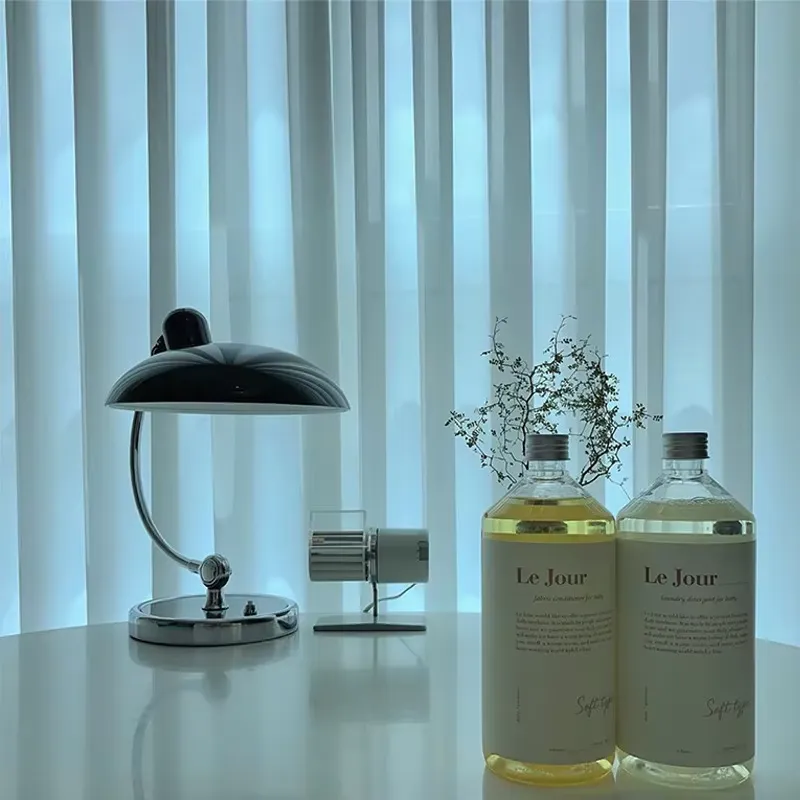 北欧モダンなデザインの、電池式で、鍛鉄製のLEDランプ。デン - Light Switch のレビューと価格